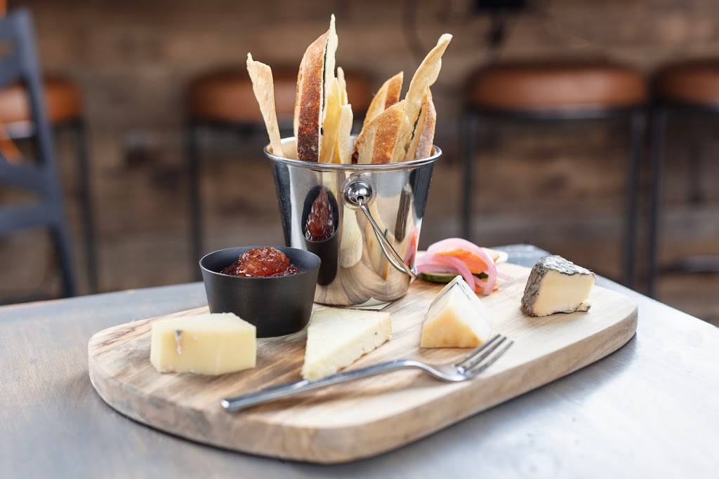 Lure Bar & Kitchen | restaurant | 100 Market St, Portsmouth, NH 03801, USA | 6033730535 OR +1 603-373-0535