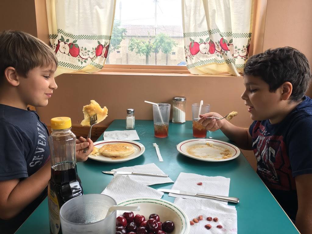 Cissys Diner | restaurant | 465 W Park Ave, Barberton, OH 44203, USA | 3303440531 OR +1 330-344-0531