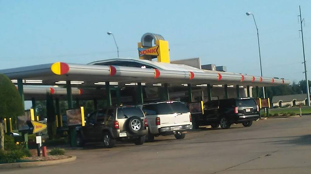 Sonic Drive-In | restaurant | 120 N Hwy 71, Alma, AR 72921, USA | 4794307283 OR +1 479-430-7283