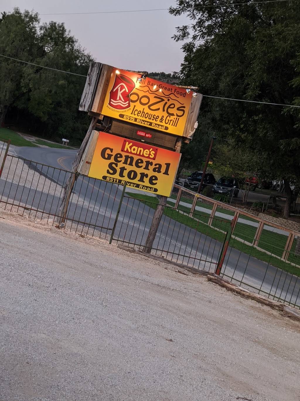 Koozies Icehouse & Grill | restaurant | 8515 River Rd, New Braunfels, TX 78132, USA | 8302267248 OR +1 830-226-7248