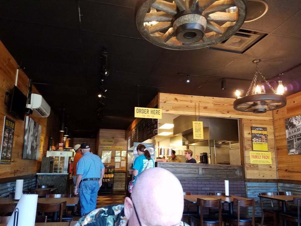Dickeys Barbecue Pit | restaurant | 8113 Moores Ln Ste 1900, Brentwood, TN 37027, USA | 6156222818 OR +1 615-622-2818