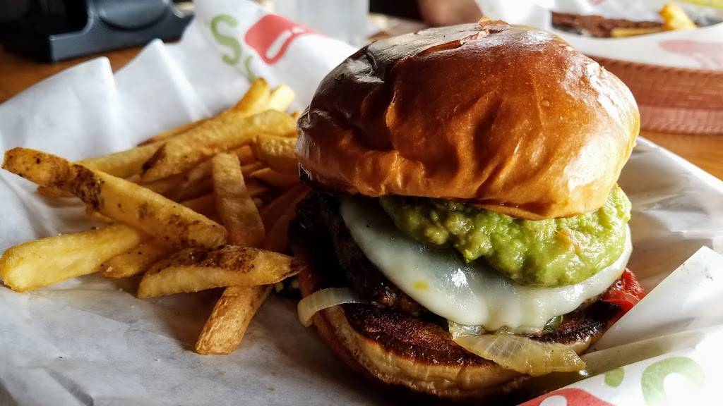 Chilis Grill & Bar | restaurant | 2021 SW Wanamaker Rd, Topeka, KS 66604, USA | 7852719777 OR +1 785-271-9777