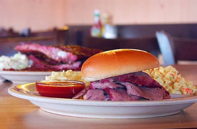 The Barbecue Pit | restaurant | 2390 Fletcher Pkwy, El Cajon, CA 92020, USA | 6194625434 OR +1 619-462-5434