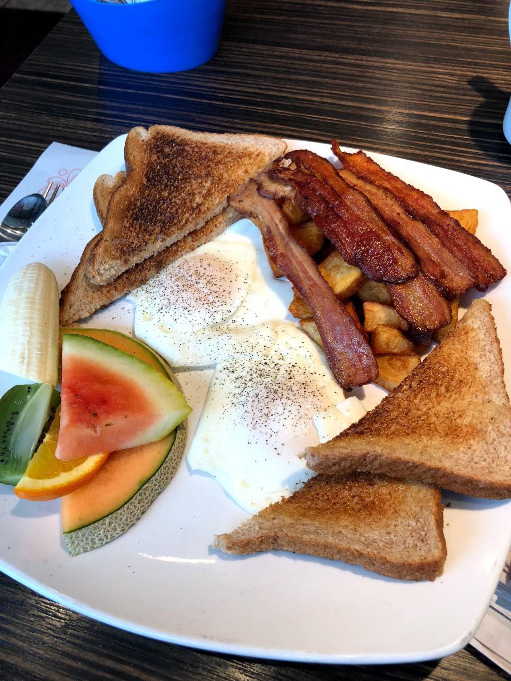 Jonas Restaurant | restaurant | 7685 Rue Saint-Denis, Montréal, QC H2R 2E7, Canada | 5142703314 OR +1 514-270-3314