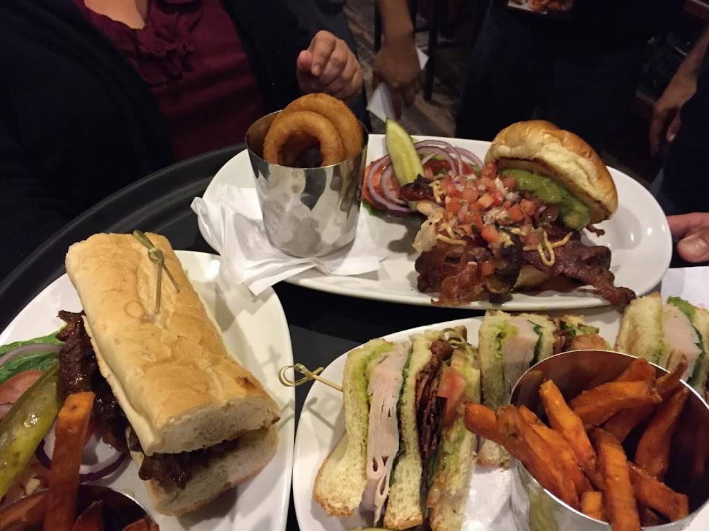 Crave Bar and Food | restaurant | 10401 N Port Washington Rd, Mequon, WI 53092, USA | 2622419600 OR +1 262-241-9600