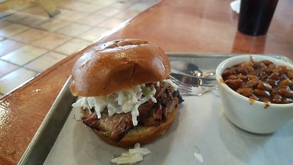 Firehouse Que & Brew | restaurant | 1019 S Main Ave, Fallbrook, CA 92028, USA | 7606453729 OR +1 760-645-3729