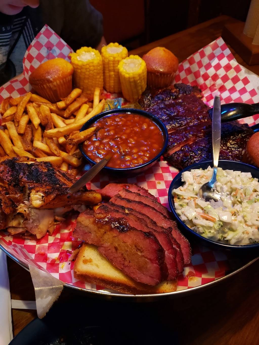 Famous Daves Bar-B-Que | restaurant | 1003 W Patrick St, Frederick, MD 21703, USA | 3016826100 OR +1 301-682-6100