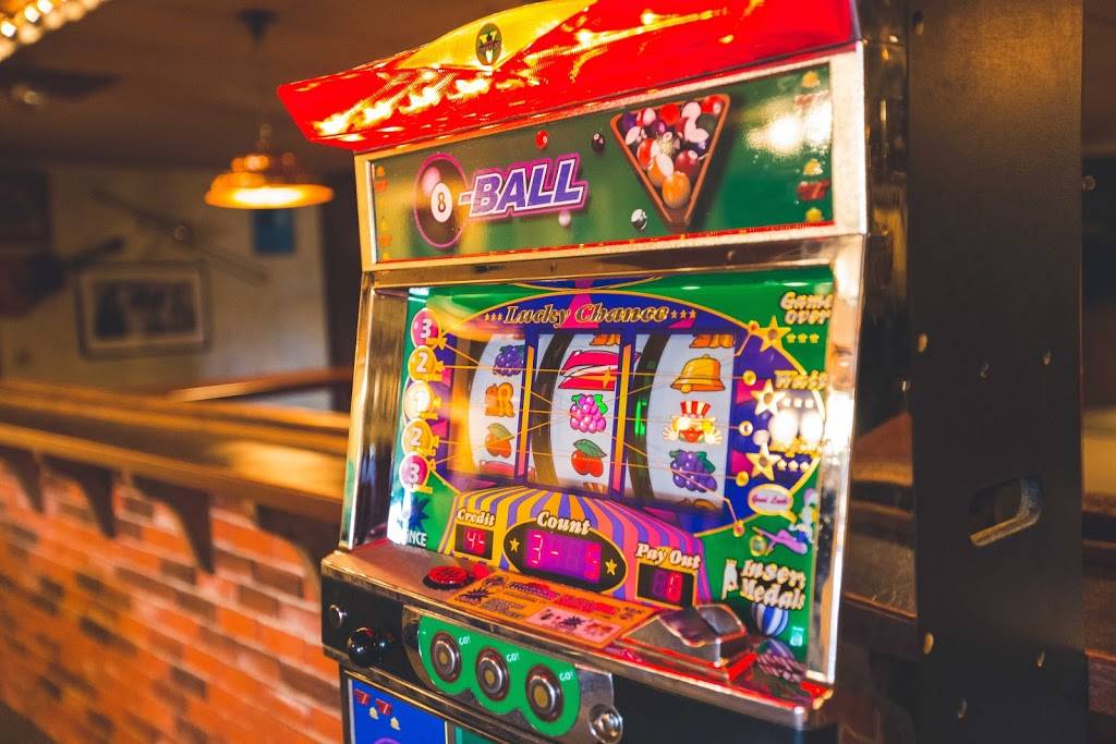 Lobster Trap Pub | restaurant | 125 Main St, Essex, MA 01929, USA | 9787686451 OR +1 978-768-6451