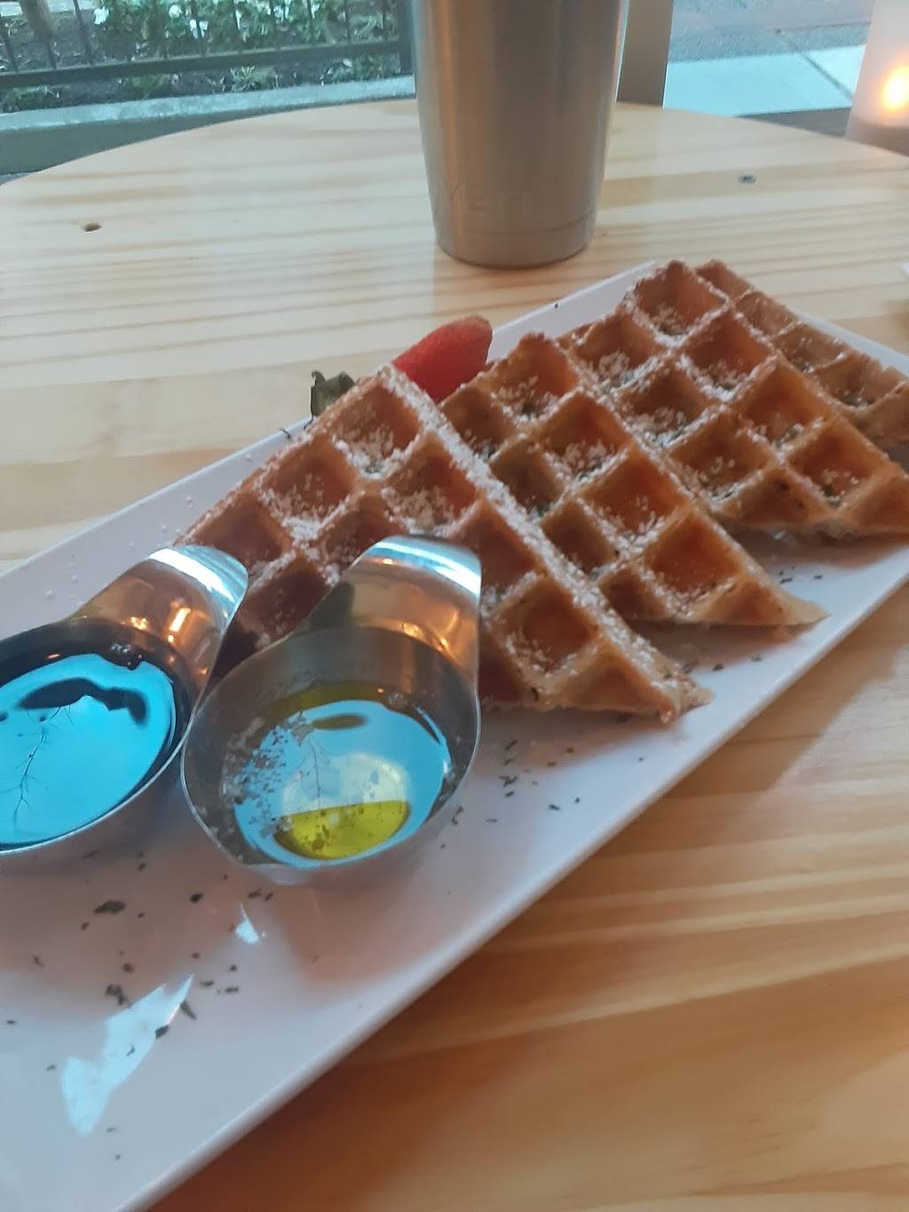 FANNIE LOU’S GOURMET CHICKEN & WAFFLES | restaurant | 500 Tennessee St #166, Memphis, TN 38103, USA | 9015214663 OR +1 901-521-4663