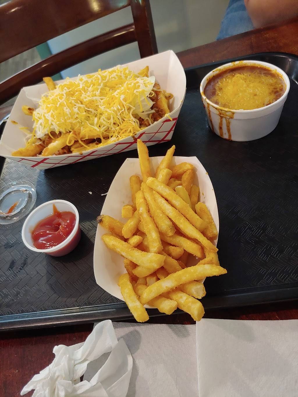 Giant Burger | restaurant | 846 CA-4, Arnold, CA 95223, USA | 2097951594 OR +1 209-795-1594