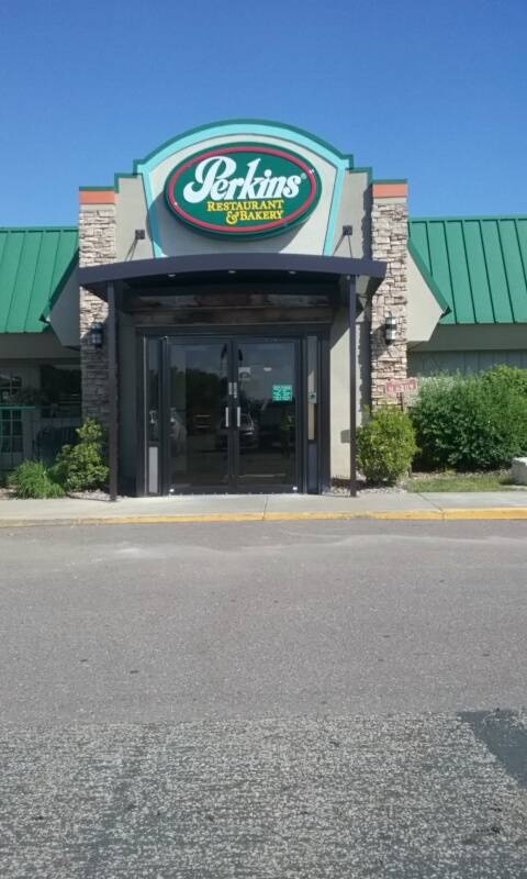 Perkins Restaurant & Bakery | restaurant | N6209 Oasis Rd, Black River Falls, WI 54615, USA | 7152842223 OR +1 715-284-2223
