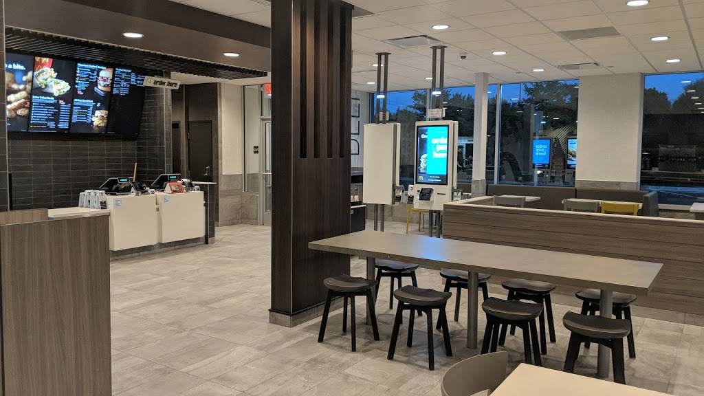 McDonalds | cafe | 450 N Milford Rd, Highland, MI 48357, USA | 2488899377 OR +1 248-889-9377