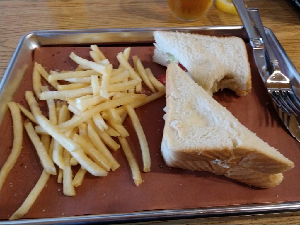 Fahrenheit 225 | restaurant | 26 Public Square, Darlington, SC 29532, USA | 8439440321 OR +1 843-944-0321