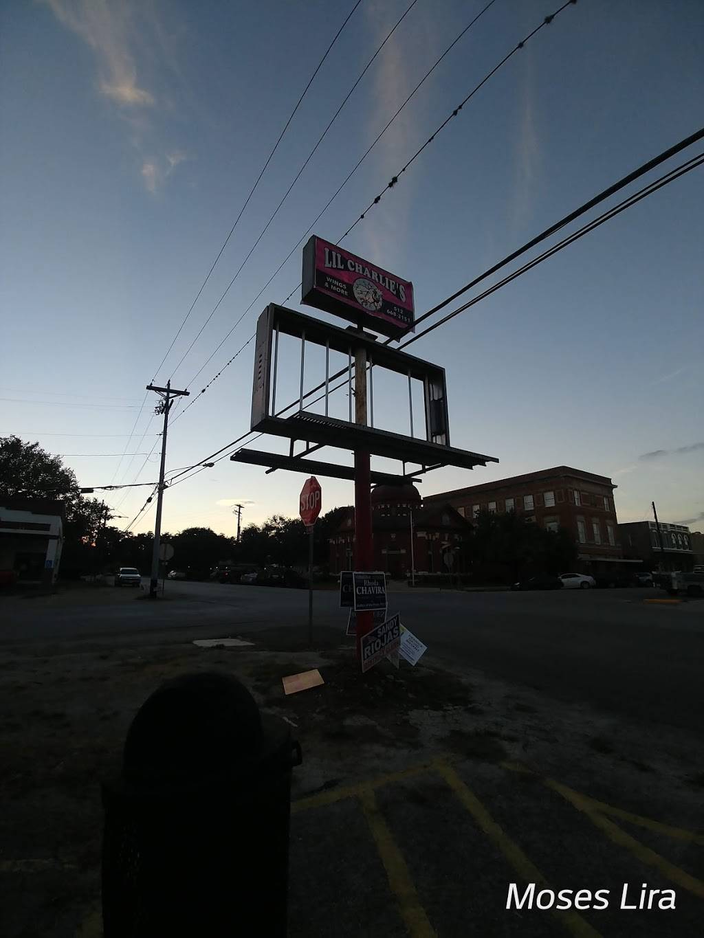 Lil Charlies | restaurant | 300 S Main St, Lockhart, TX 78644, USA | 5126683151 OR +1 512-668-3151