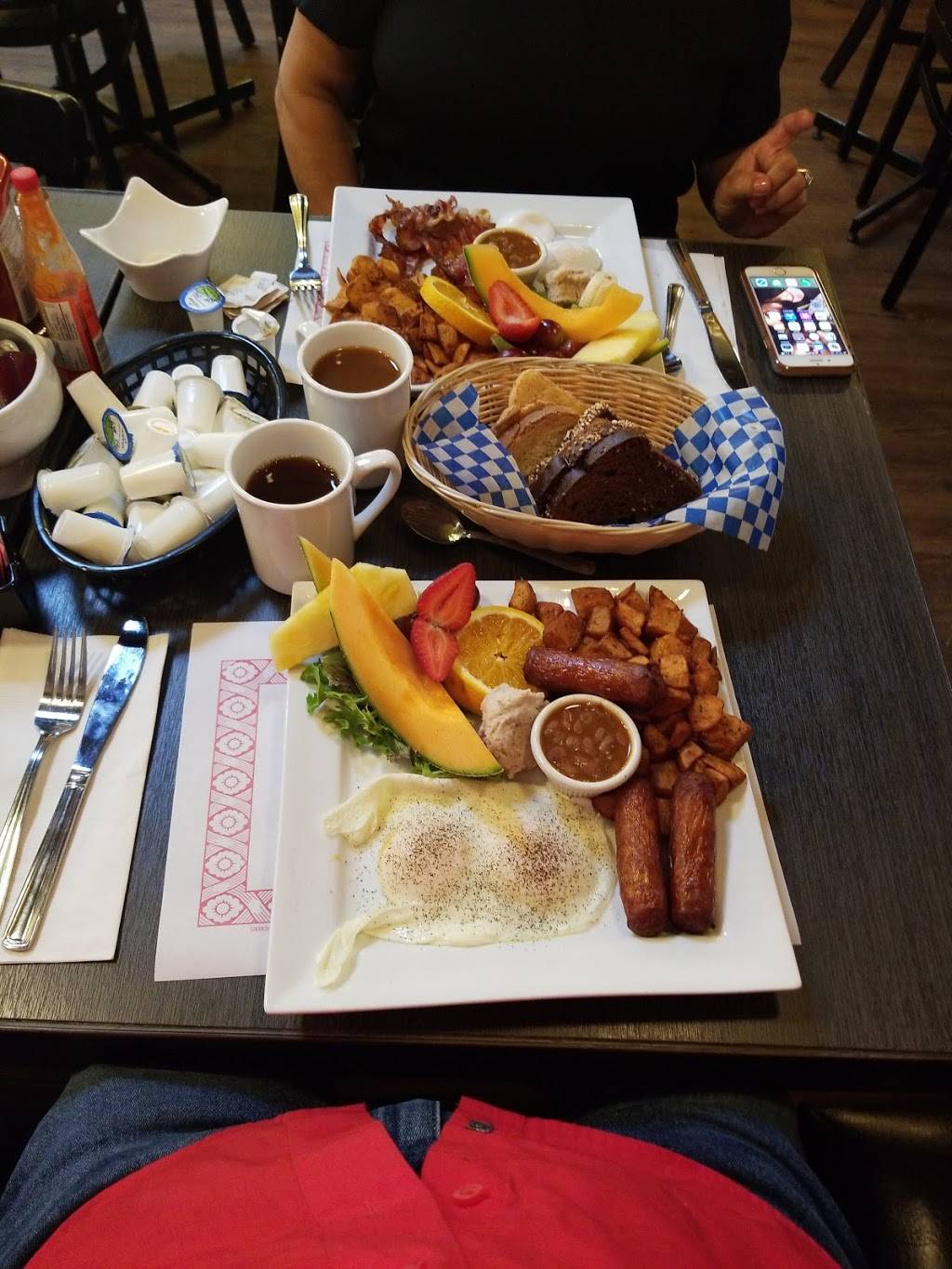 Le Déjeuner Révolution Wilou et Fils | restaurant | 5555 Boulevard des Laurentides, Laval, QC H7K 2K4, Canada | 4509371336 OR +1 450-937-1336