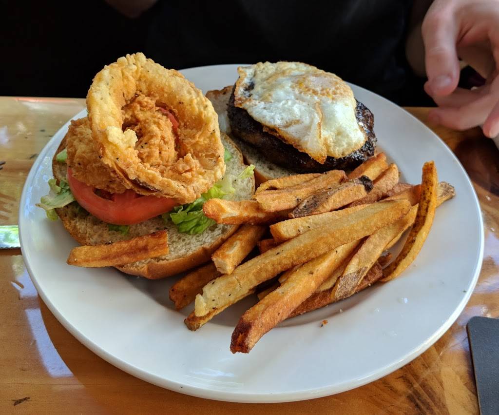 The Squealing Pig | restaurant | 335 Commercial St, Provincetown, MA 02657, USA | 5084875804 OR +1 508-487-5804