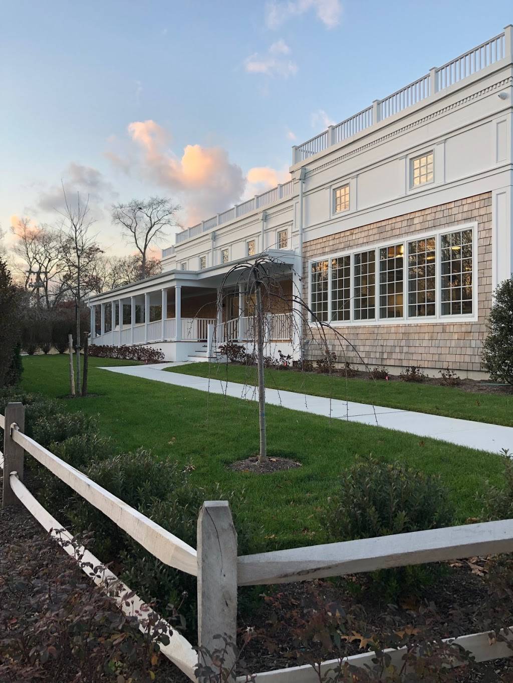 Damarks Market | meal takeaway | 331 Three Mile Harbor Rd, East Hampton, NY 11937, USA | 6313240691 OR +1 631-324-0691