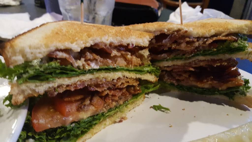 Mattinglys Sports Bar & Grill | restaurant | 1048 Wolfrum Rd, Weldon Spring, MO 63304, USA | 6364776686 OR +1 636-477-6686