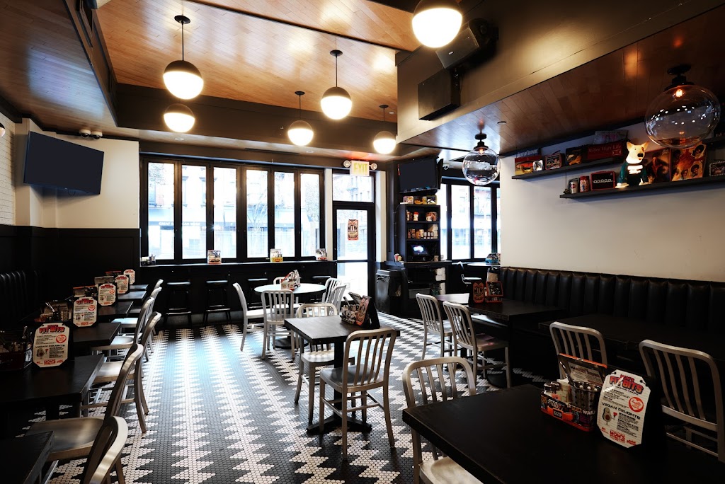 Moms Kitchen and Bar | restaurant | 701 9th Ave, New York, NY 10019, USA | 6466570080 OR +1 646-657-0080