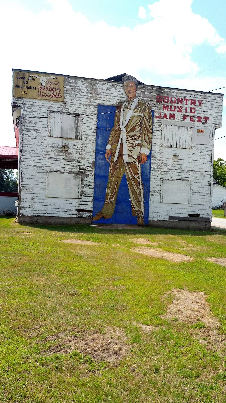 Casse Croute Du Village | restaurant | Rue Quyon, Quyon, QC J0X 2V0, Canada | 8195980503 OR +1 819-598-0503