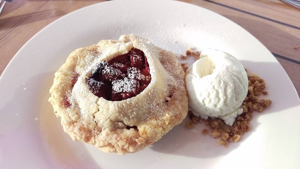 Saltys on the Columbia | restaurant | 3839 NE Marine Dr, Portland, OR 97211, USA | 5032884444 OR +1 503-288-4444