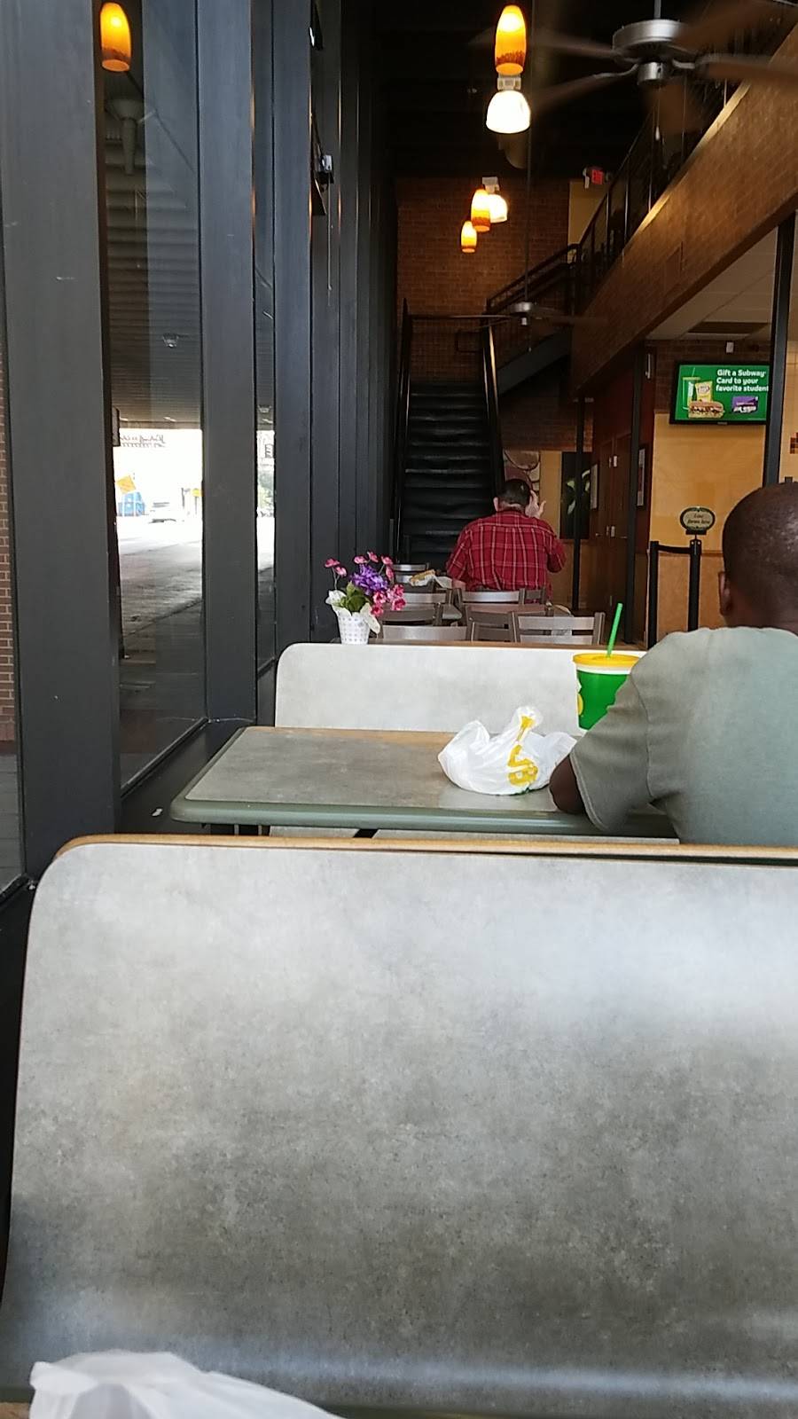 Subway | meal takeaway | 100 Throckmorton St Suite 180, Fort Worth, TX 76102, USA | 8176980540 OR +1 817-698-0540