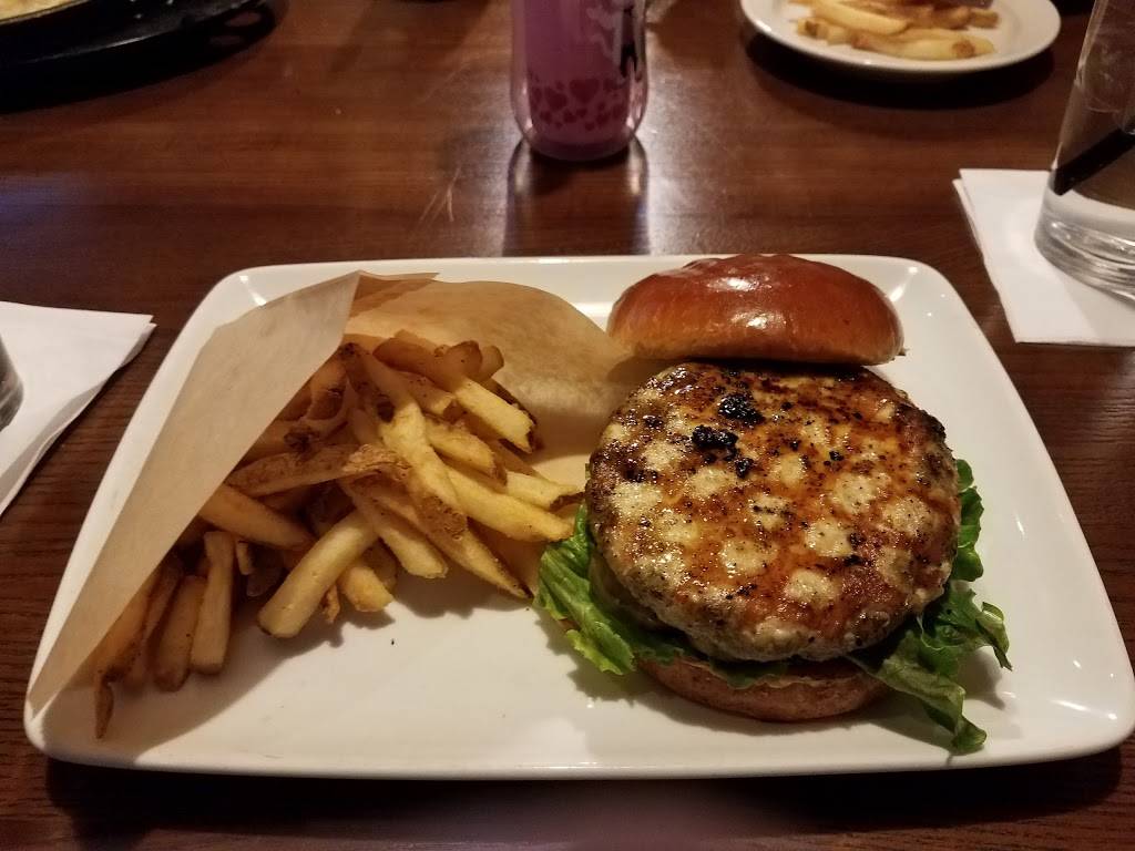 TGI Fridays | restaurant | 3320 Silas Creek Pkwy Suite 3, Winston-Salem, NC 27103, USA | 3367655595 OR +1 336-765-5595