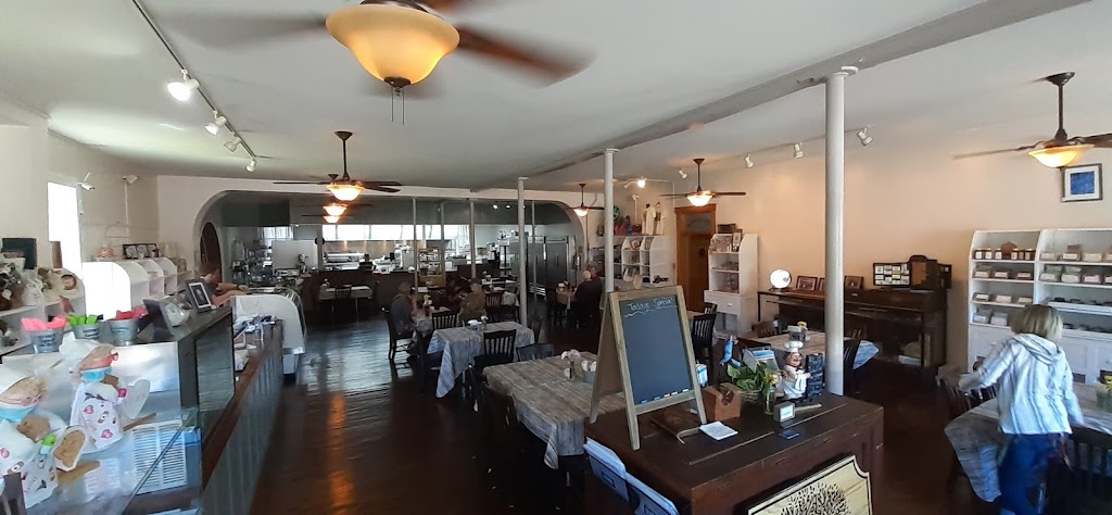 Family Tree Ts Cafe | restaurant | 100 Old Church St, Low Moor, VA 24457, USA | 5408163819 OR +1 540-816-3819