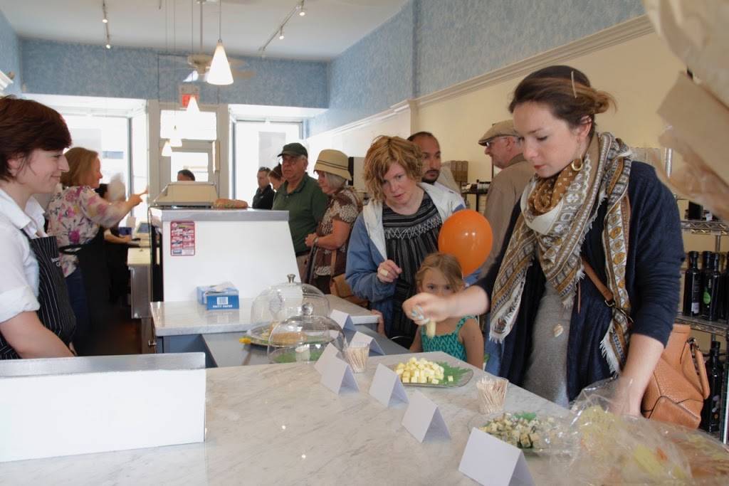 Boston Cheese Cellar | restaurant | 18 Birch St, Roslindale, MA 02131, USA | 6173252500 OR +1 617-325-2500