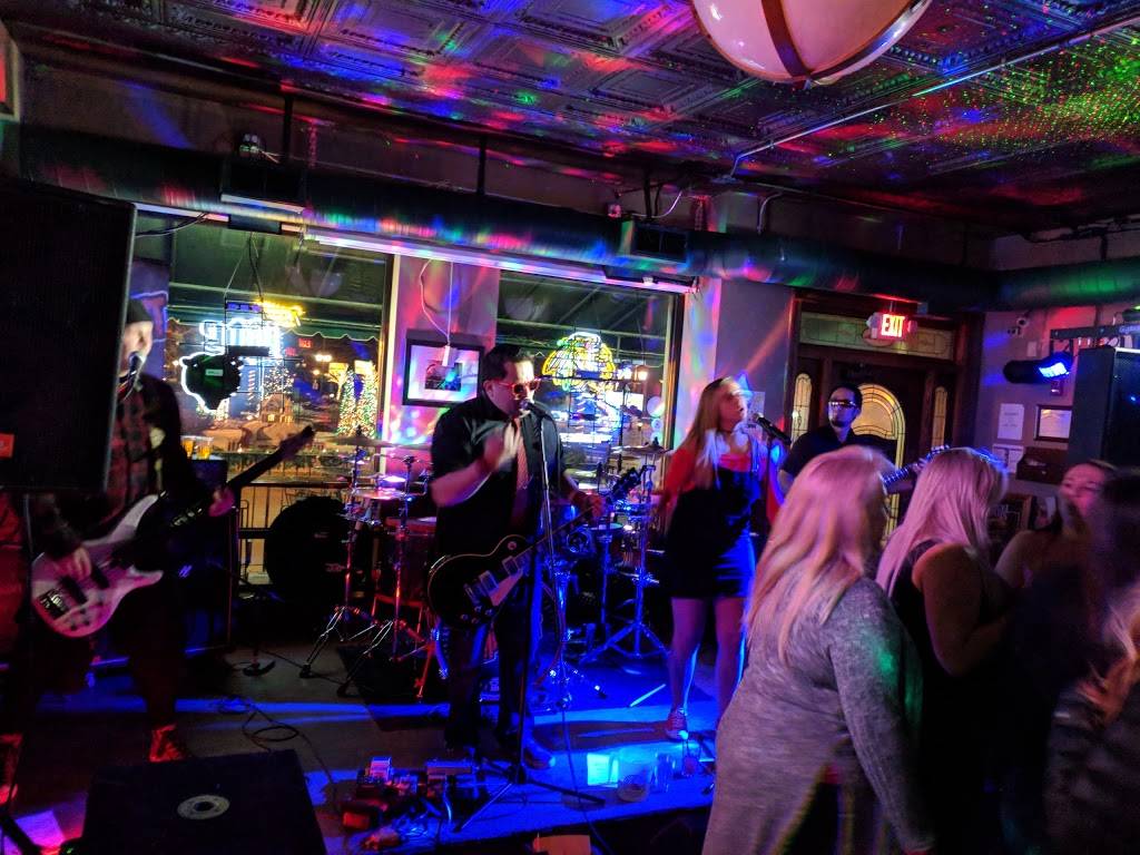 J W Hollsteins Saloon | night club | 17358 Oak Park Ave, Tinley Park, IL 60477, USA | 7084297000 OR +1 708-429-7000