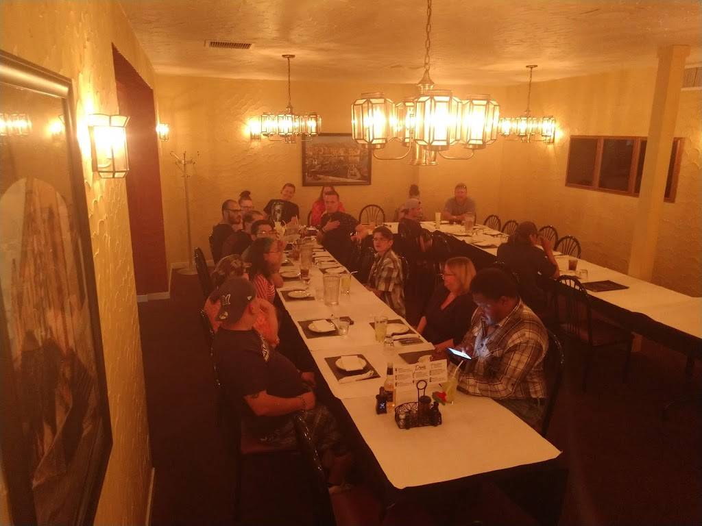 Filippos Italian Restaurant | restaurant | 6915 W Lincoln Ave, Milwaukee, WI 53219, USA | 4143214040 OR +1 414-321-4040