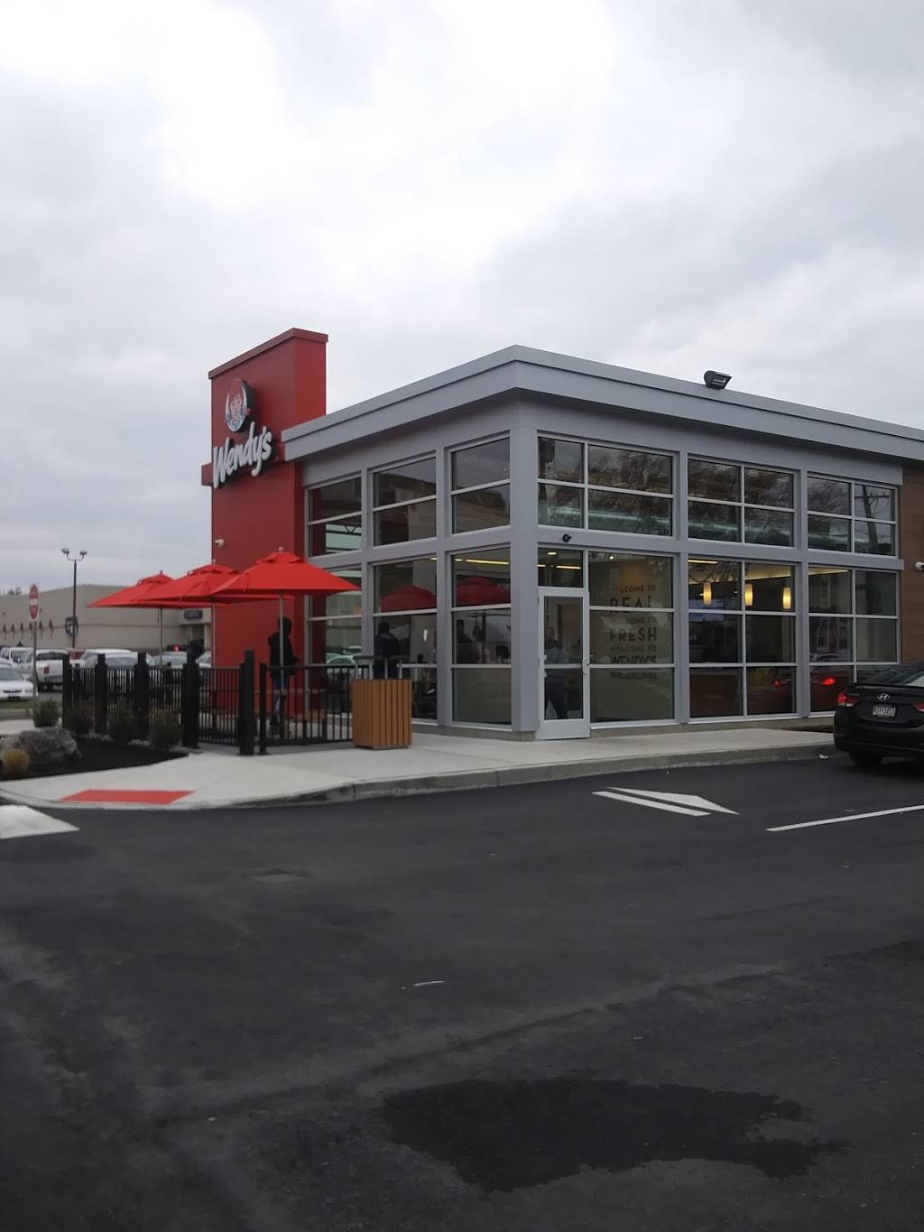 Wendys | restaurant | 5601 Chestnut St, Philadelphia, PA 19139, USA | 2672337330 OR +1 267-233-7330