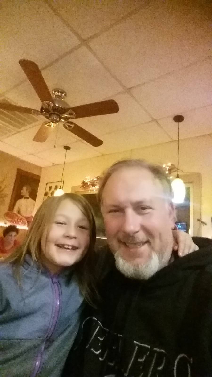 DiMaggios Pizza & Italian Restaurant | restaurant | 126 S 3rd St, Minersville, PA 17954, USA | 5705442227 OR +1 570-544-2227