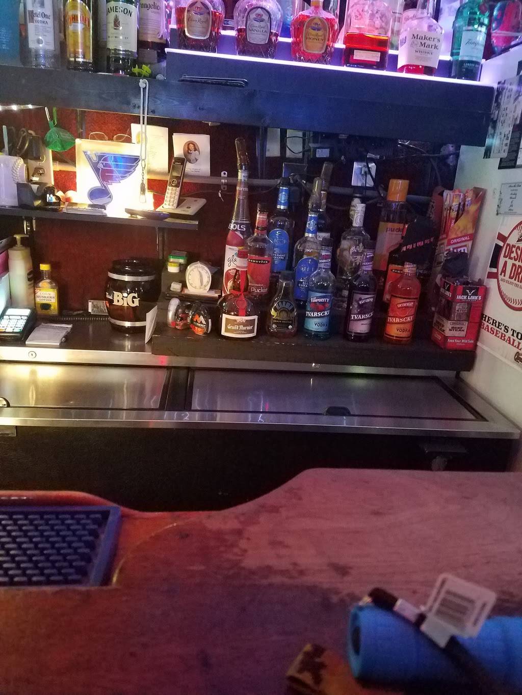 Mc Gees Bar & Grill | restaurant | 1112 State St, Madison, IL 62060, USA | 6184523080 OR +1 618-452-3080