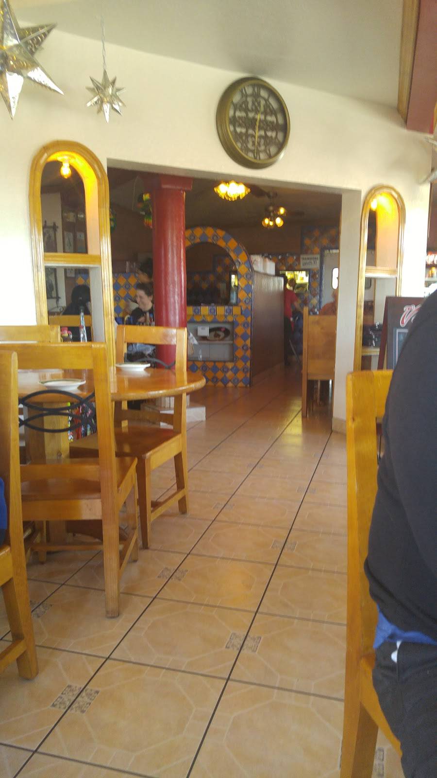 Ritas Mexican Food & Mariscos | restaurant | 1402 N 35th Ave, Phoenix, AZ 85009, USA | 6022787376 OR +1 602-278-7376