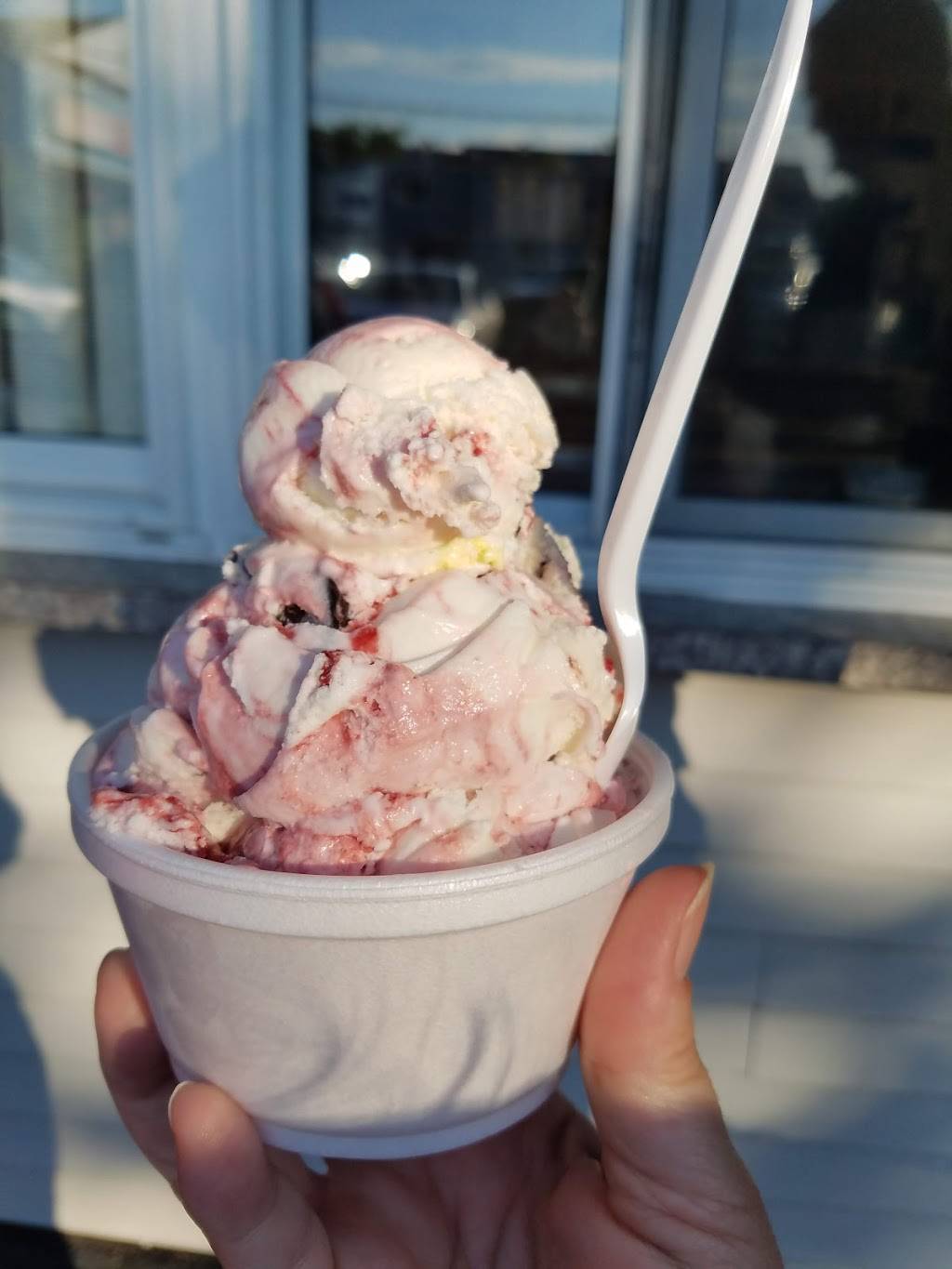 Ballards Ice Cream, Sandwiches & More! | restaurant | 7 Broadway, Concord, NH 03301, USA | 6032255666 OR +1 603-225-5666