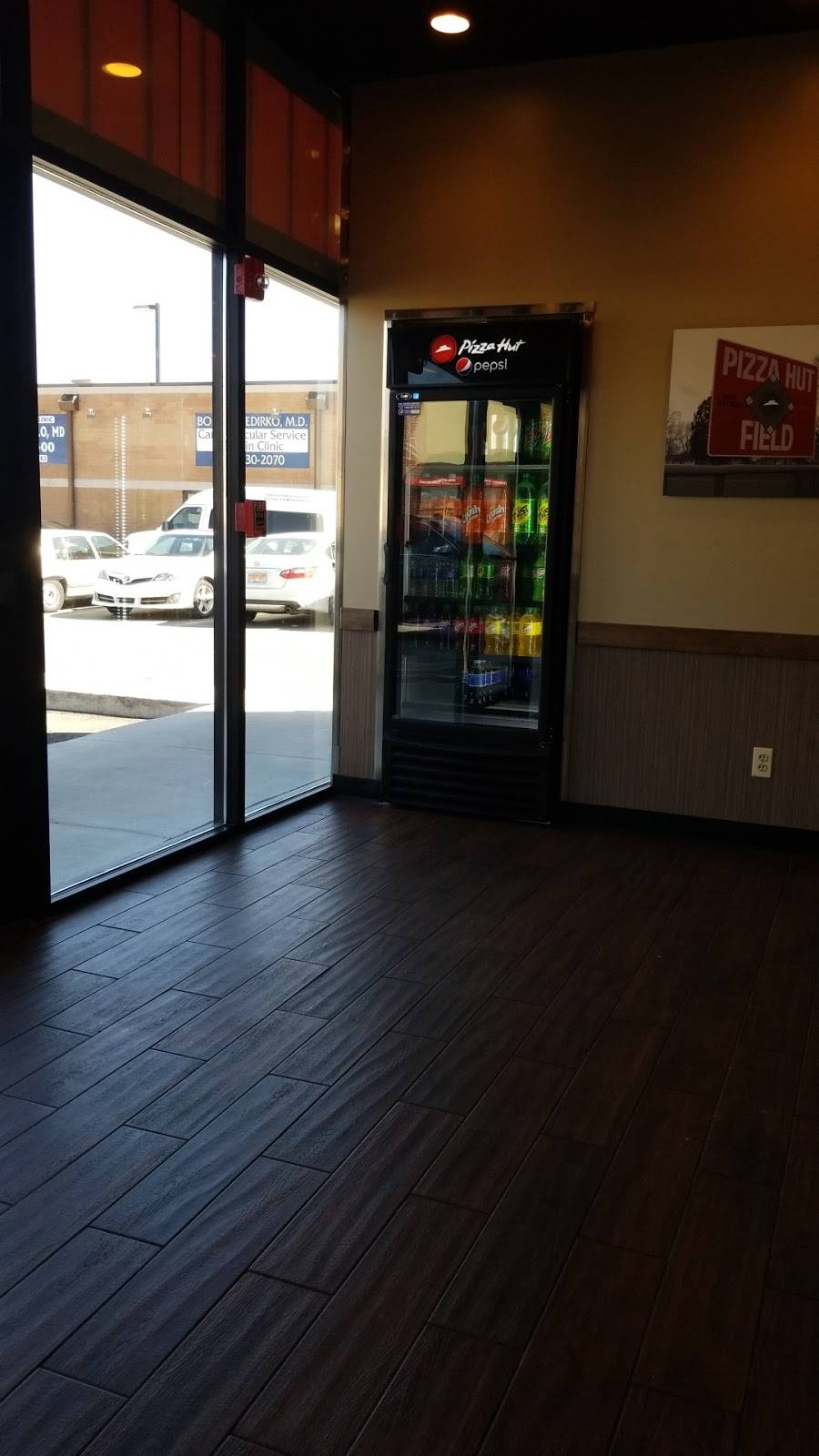 Pizza Hut | restaurant | 5836 S Harlem Ave Unit 400, Summit, IL 60501, USA | 7087281009 OR +1 708-728-1009