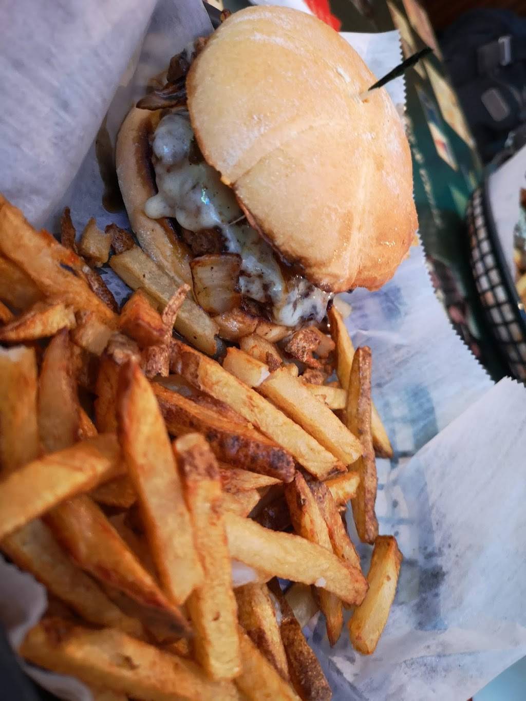 Louies Bar & Grille | restaurant | 739 E Glenwood Ave, Akron, OH 44310, USA | 3305355030 OR +1 330-535-5030