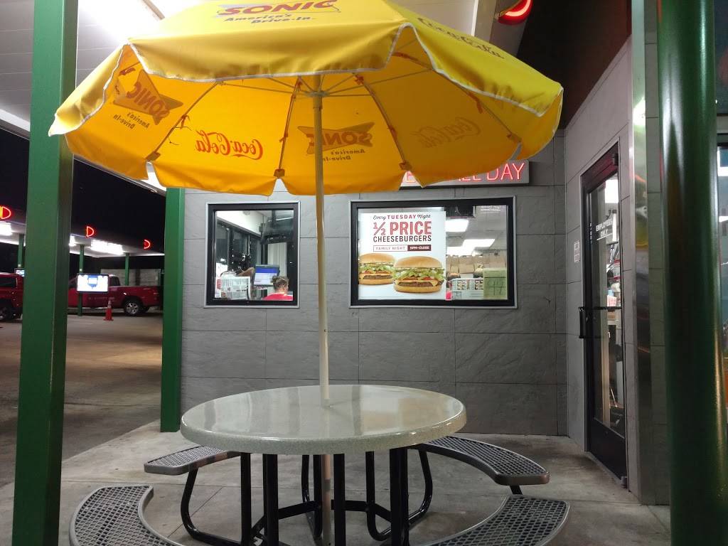 Sonic Drive-In | restaurant | 1906 Charlotte Ave, Nashville, TN 37203, USA | 6153277909 OR +1 615-327-7909