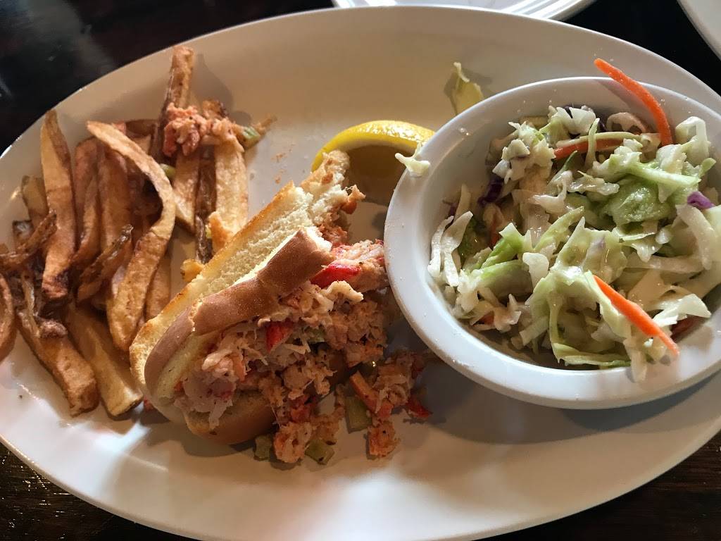 Pirates Pub & Grub | restaurant | Boardwalk Pl E, Madeira Beach, FL 33708, USA | 7273196285 OR +1 727-319-6285