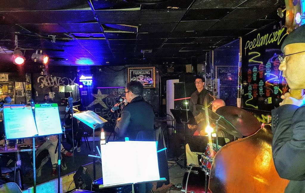 Championship Bar & Music | restaurant | 931 Chambers St #3705, Trenton, NJ 08611, USA | 6093947437 OR +1 609-394-7437