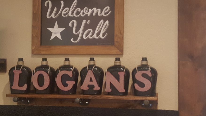 Logans | restaurant | 1805 S West Ave, Freeport, IL 61032, USA | 8152324592 OR +1 815-232-4592