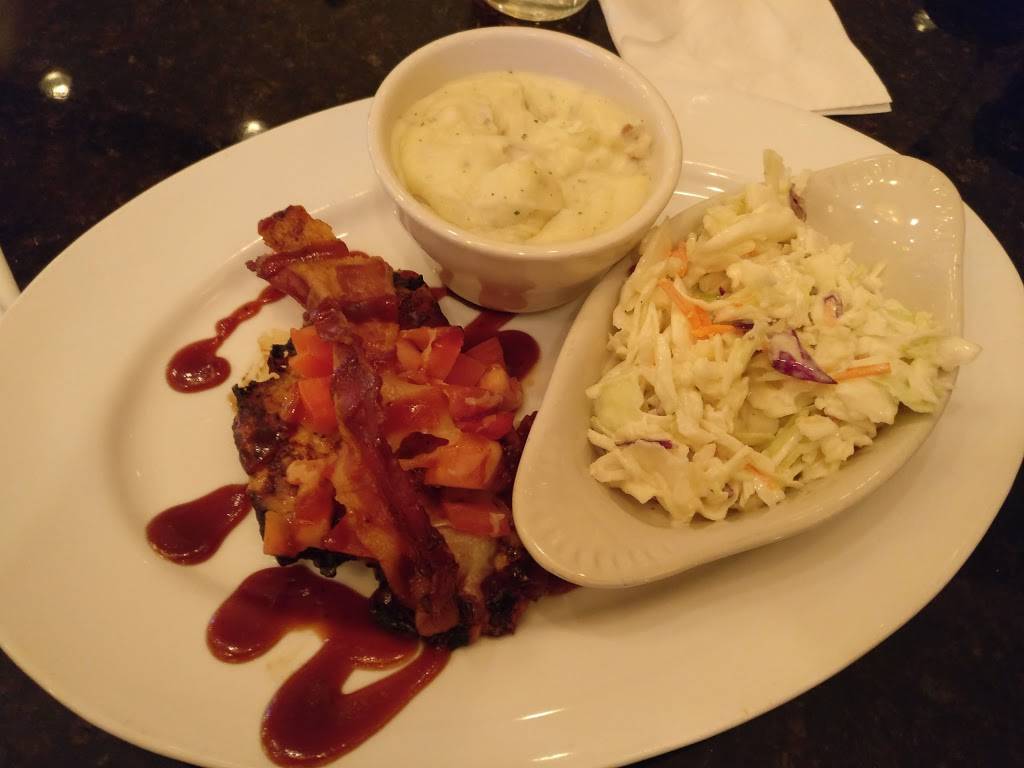 J Porters | restaurant | 5353 Gateway Center, Flint, MI 48507, USA | 8102321373 OR +1 810-232-1373