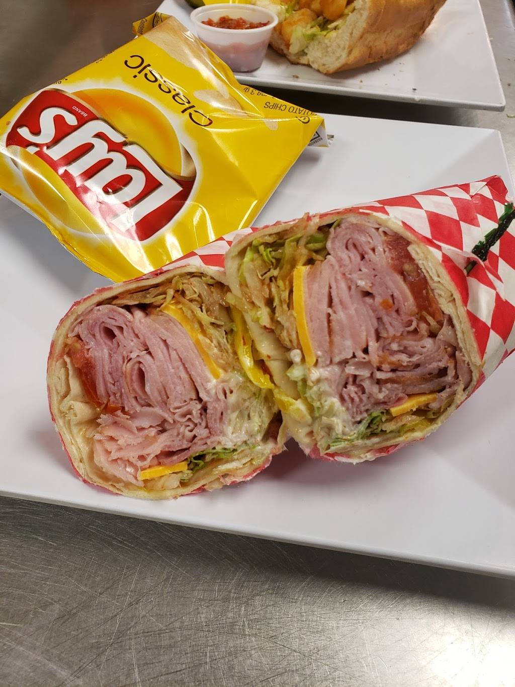 Buckets Bar and Grill | restaurant | 12020 Rousby Hall Rd, Lusby, MD 20657, USA | 4104746480 OR +1 410-474-6480