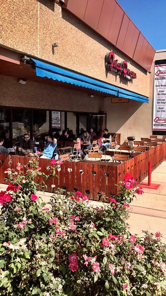 Juicy Burgers & Dogs | restaurant | 6878 S Yosemite St, Centennial, CO 80112, USA | 3037413647 OR +1 303-741-3647