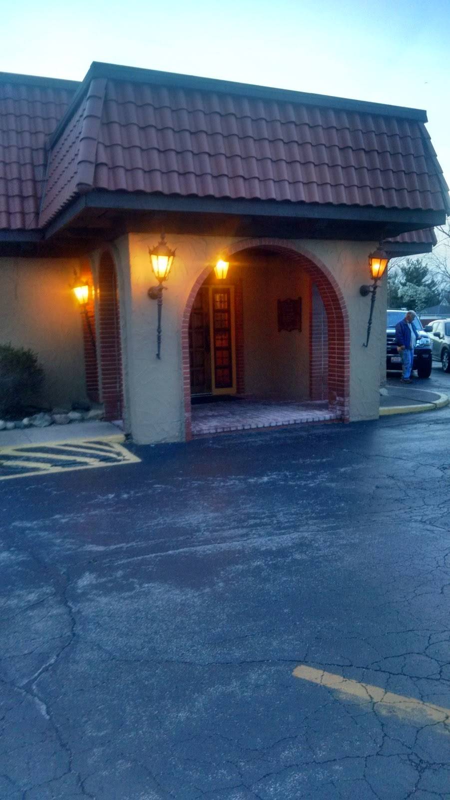 Giovannis Restaurant | restaurant | 603 Ridge Rd, Munster, IN 46321, USA | 2198366220 OR +1 219-836-6220