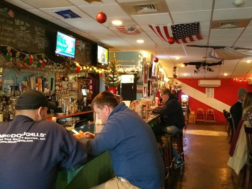 Quahog Republic | restaurant | 97 Spring Bars Rd, Falmouth, MA 02540, USA | 5085404111 OR +1 508-540-4111