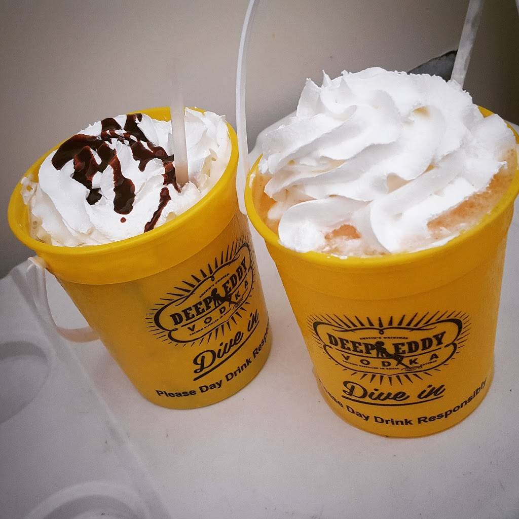 Hard Yacht Cafe | restaurant | 8500 Cove Rd, Dundalk, MD 21222, USA | 4434070038 OR +1 443-407-0038