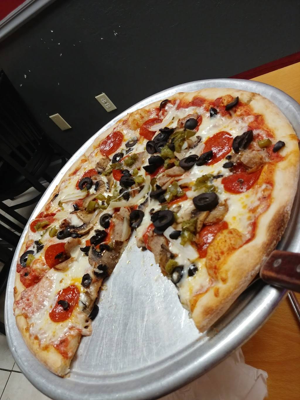 Francos Pizzeria | restaurant | 5 W Silver Star Rd, Ocoee, FL 34761, USA | 4078774445 OR +1 407-877-4445