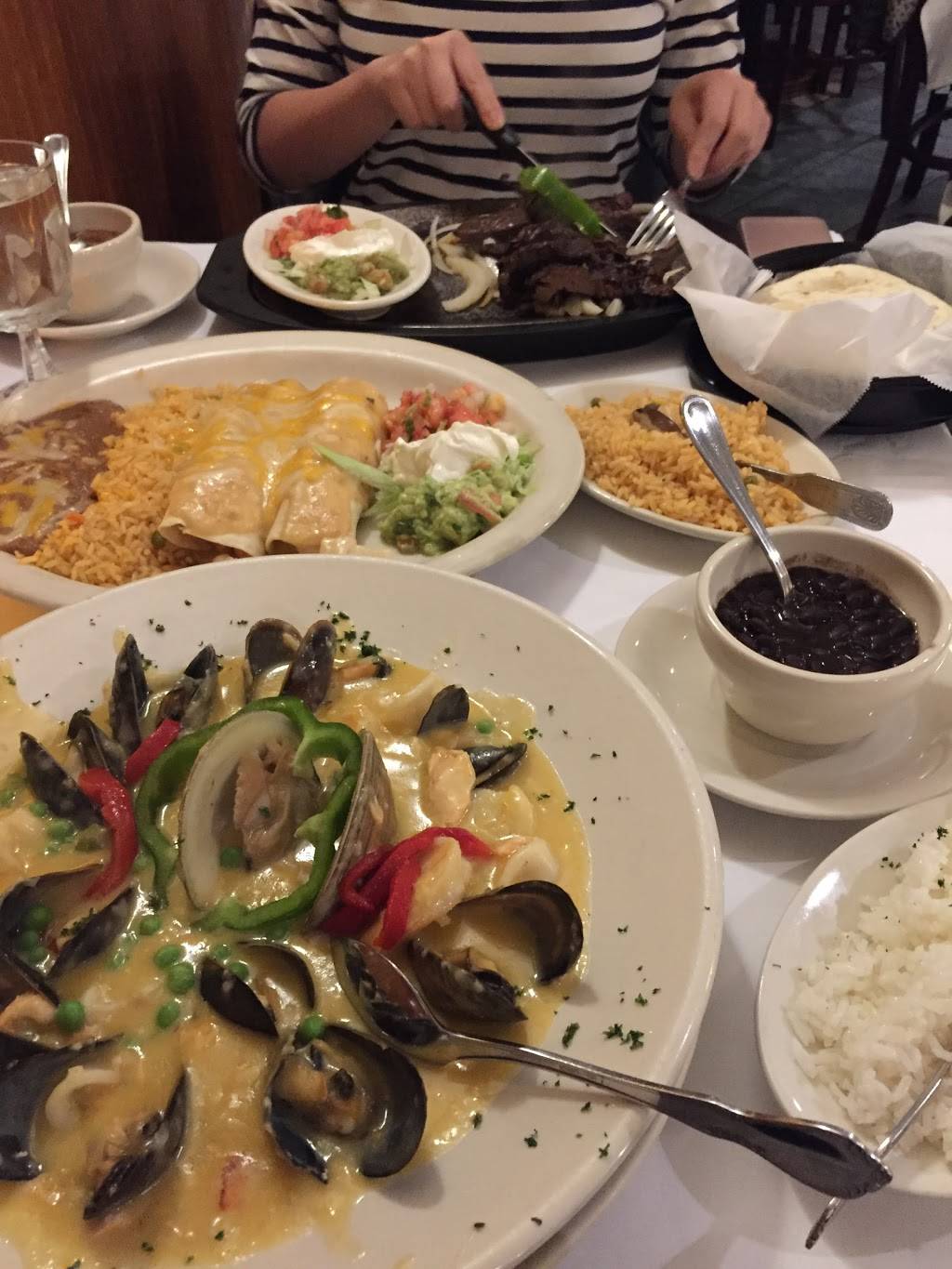 Samanthas Restaurant | restaurant | 631 University Blvd E, Silver Spring, MD 20901, USA | 3014457300 OR +1 301-445-7300